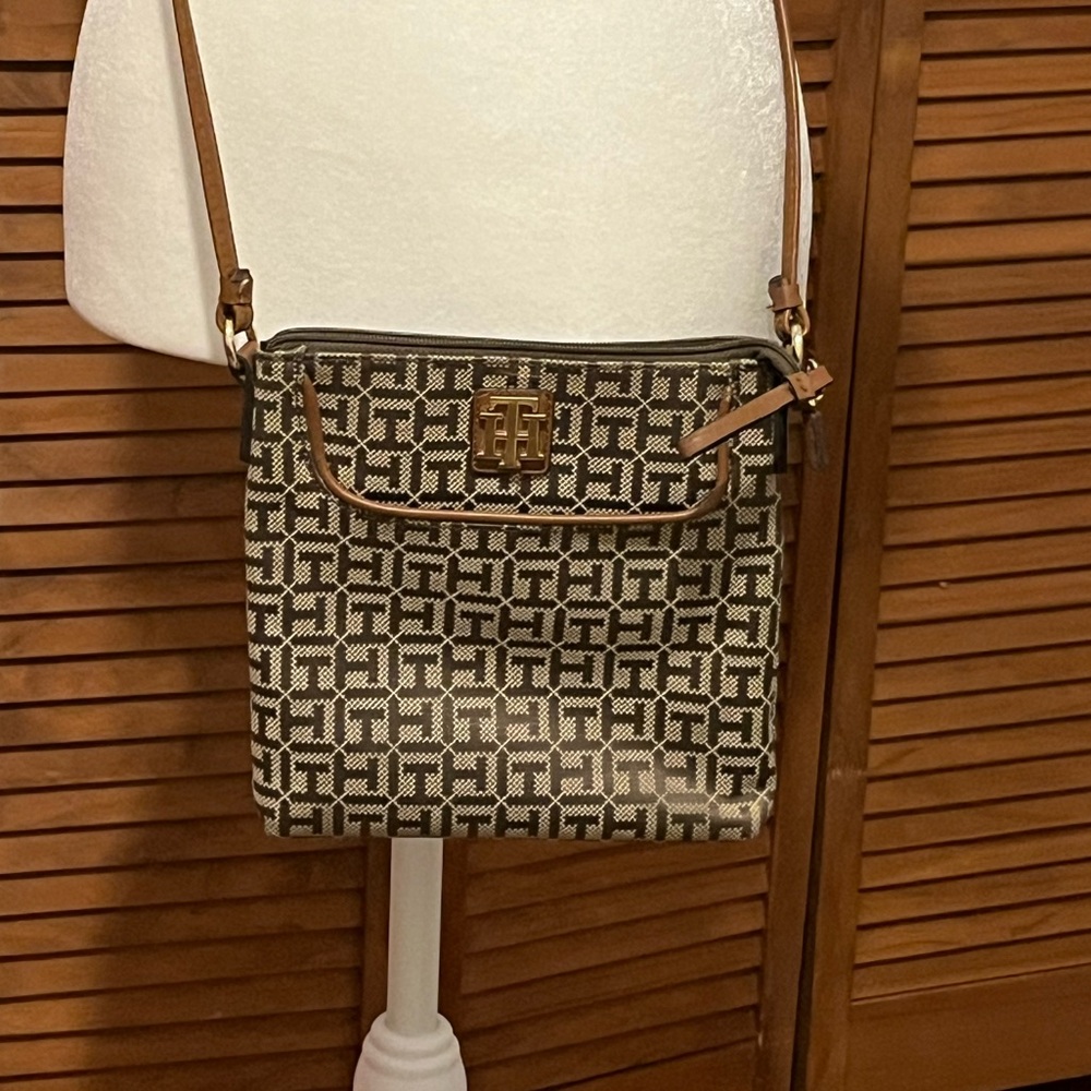 Excellent Like New Tommy Hilfiger Crossbody
